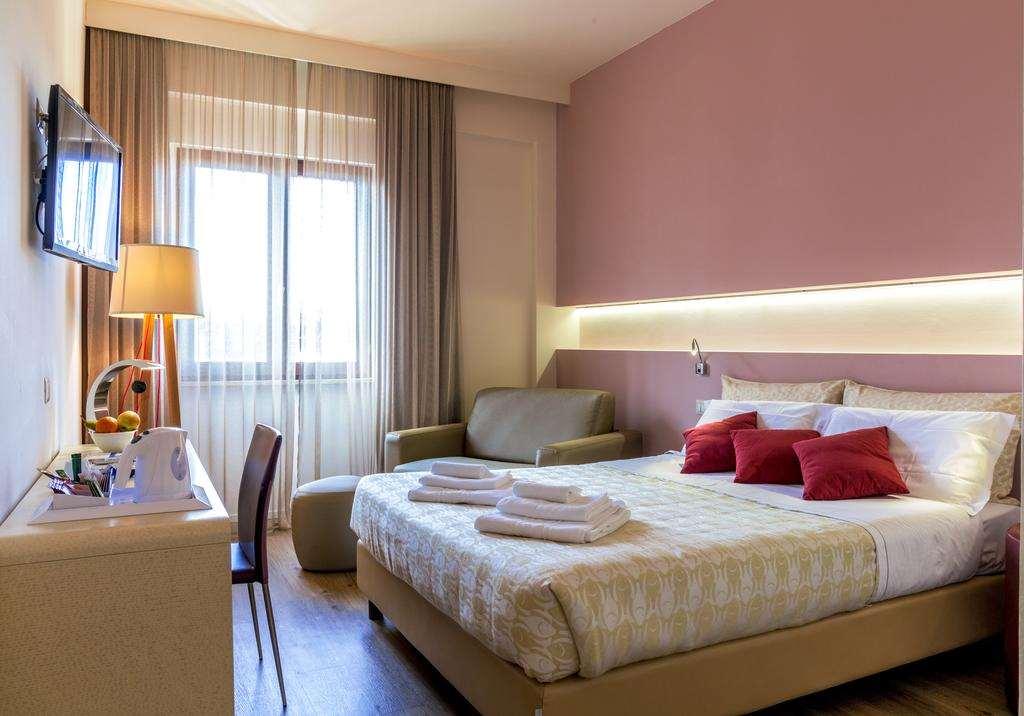 Hotel De La Ville Depandance Di Hotel Augustus Fano Habitación foto